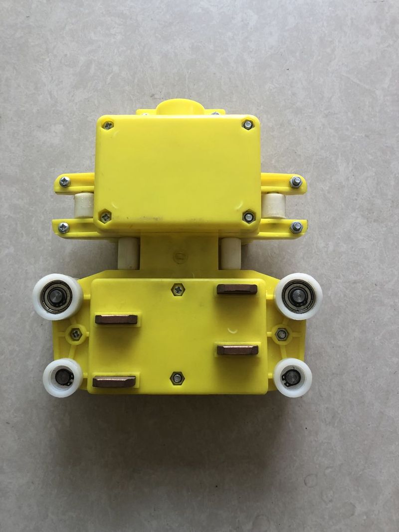 8*轉(zhuǎn)彎集電器，